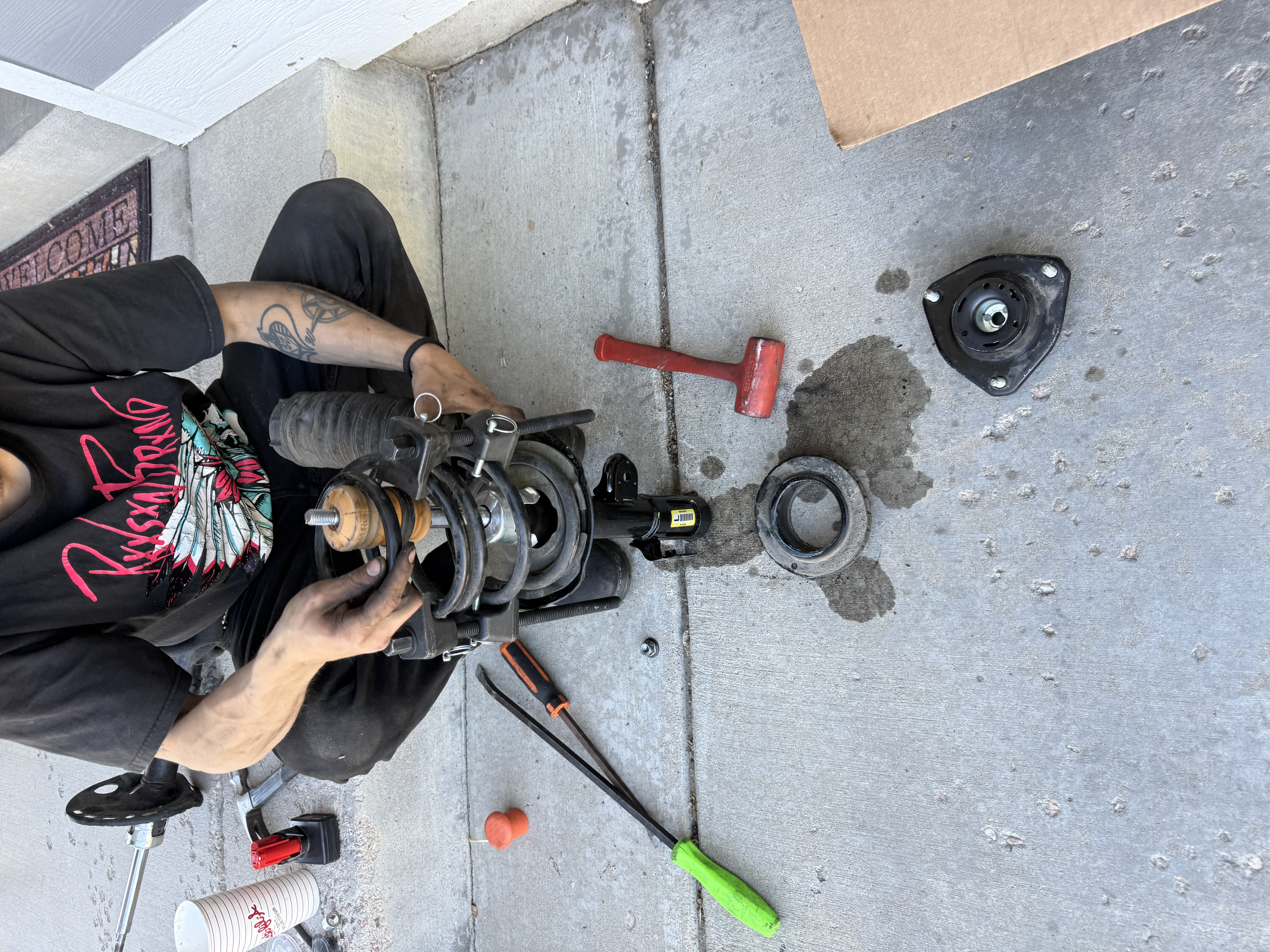 Strut spring compression service